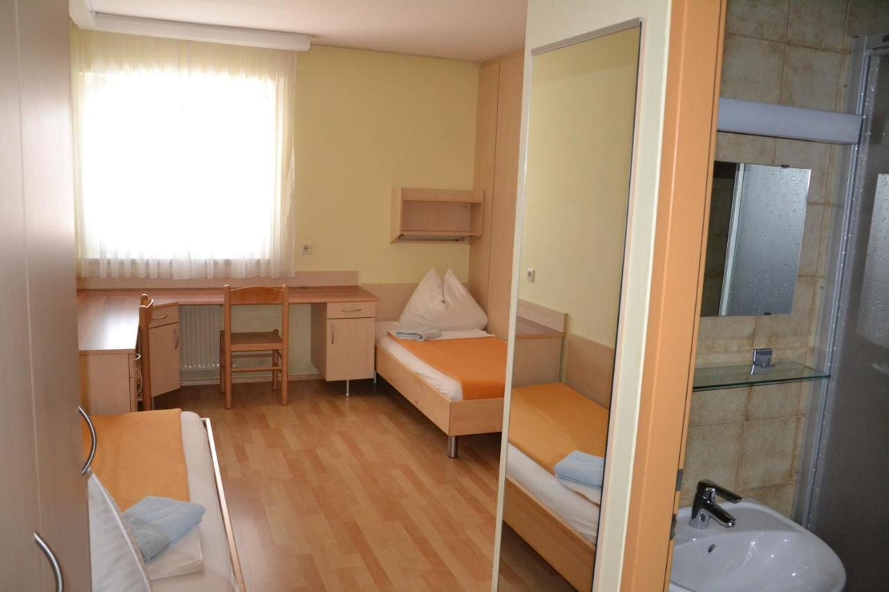Mladinski Dom - Hostel Klagenfurt am Woerthersee Eksteriør bilde